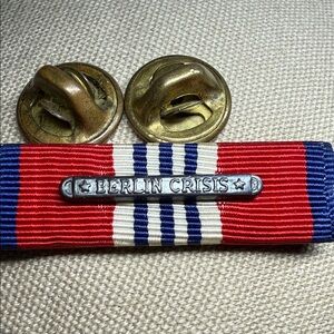 U.S. Army National Guard Pin-back Brass Ribbon Bar Berlin Crisis 1960s Vintage.